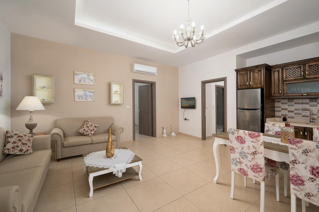 Orelia Cretan Deluxe Apartments Kamilari Bagian luar foto
