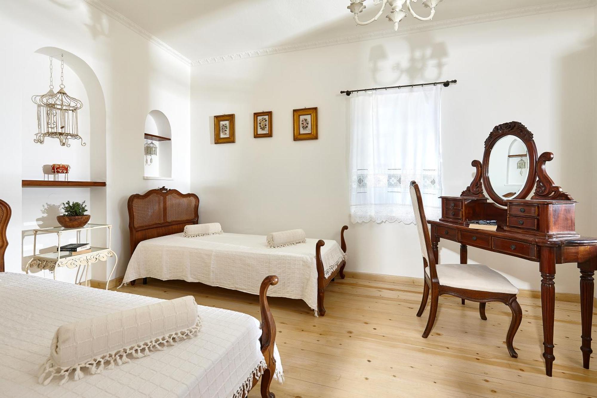 Orelia Cretan Deluxe Apartments Kamilari Bagian luar foto