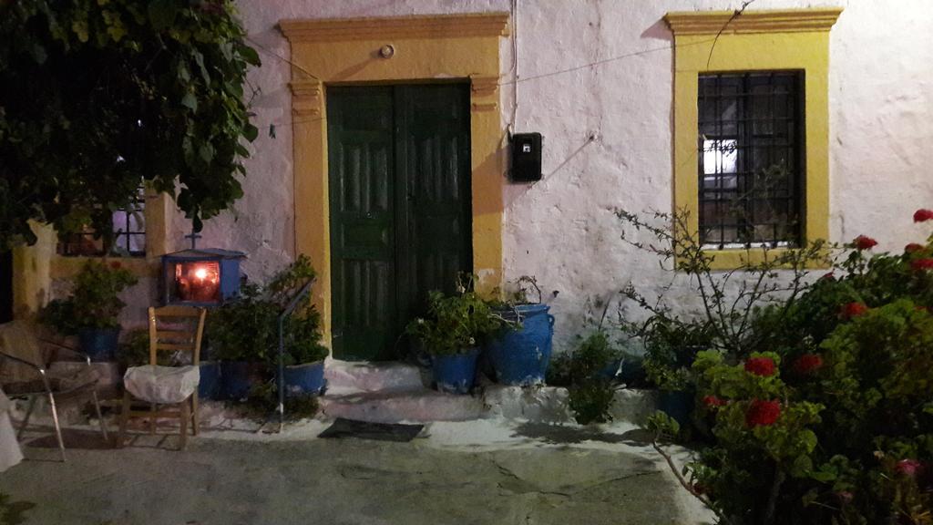 Orelia Cretan Deluxe Apartments Kamilari Bagian luar foto